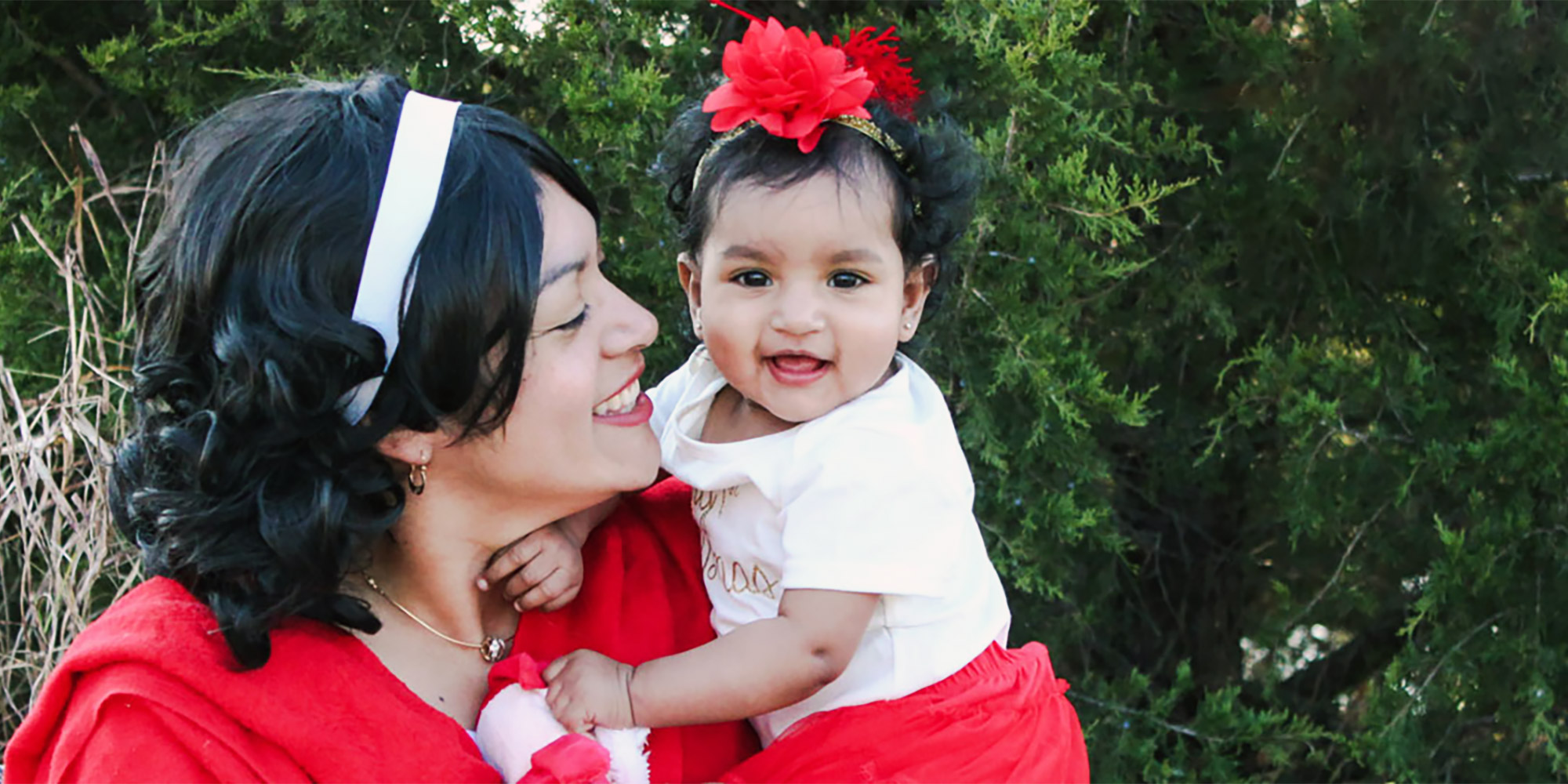 MOM AND DAUGHTER SMILING | SOROPTIMIST INTERNATION OF GRESHAM BANNER